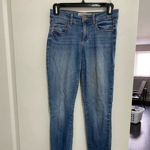 LIGHT WASH GARAGE HIGH RISE JEGGINGS